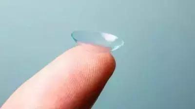 一年戴隐形眼镜不摘会涨到多少度,长期不摘隐形眼镜却不难受