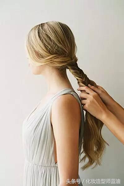 发型这样扎更是高级时尚了,气质款发型扎出去回头率百分百