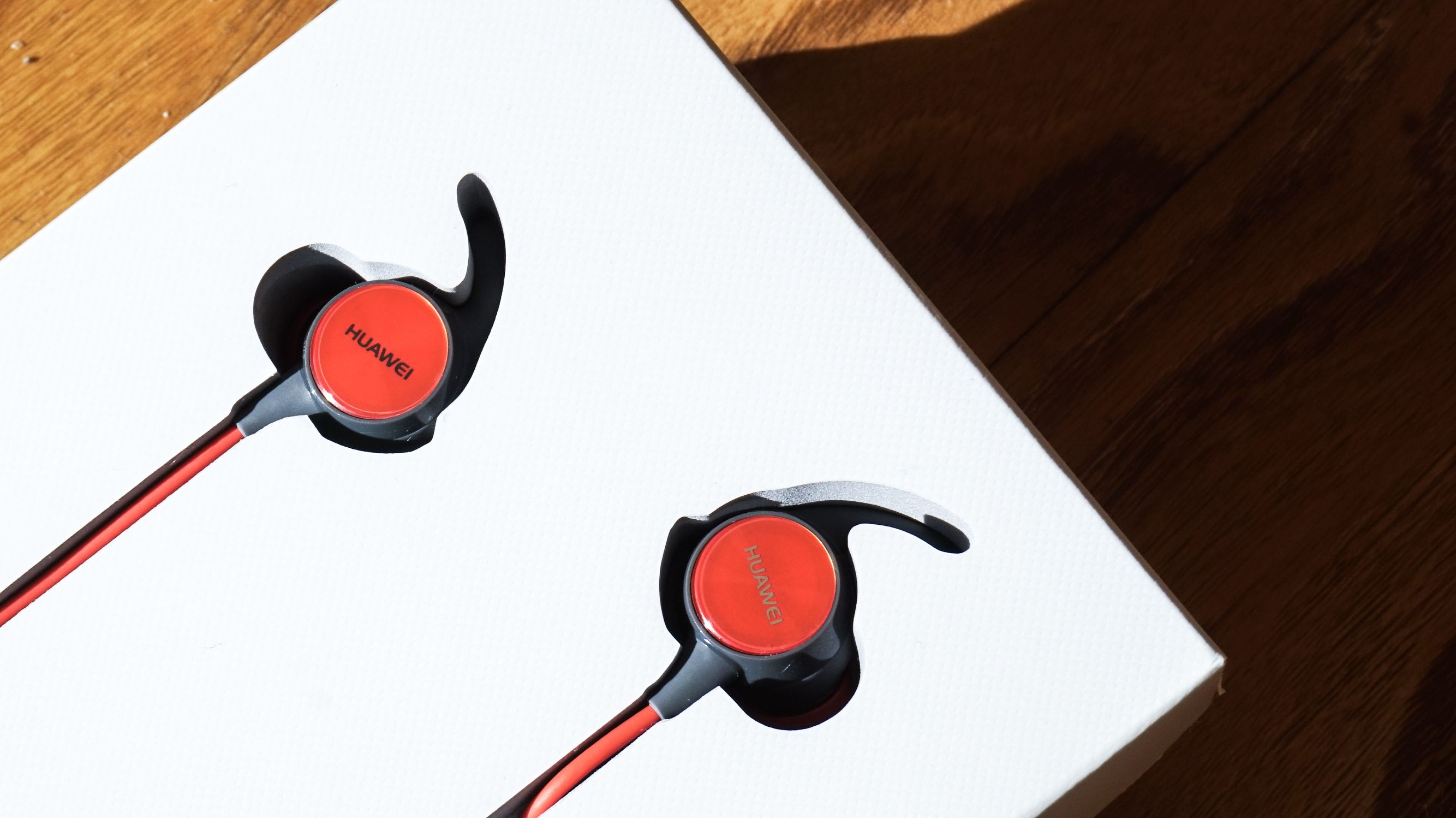 华为运动心率蓝牙耳机r1pro如何戴,华为运动耳机r1proamr1