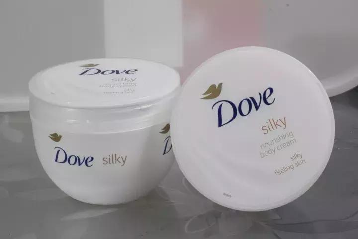 一个月两千块钱的工资买的化妆品,一个月2000块钱想买的东西很多