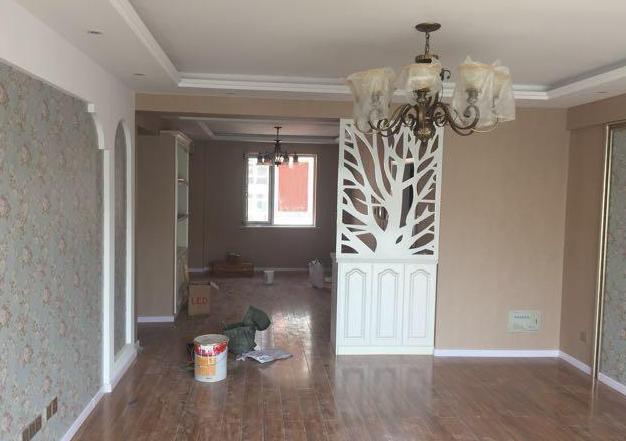 老公非要在客厅挖个地窖,客厅免打孔简易隔断