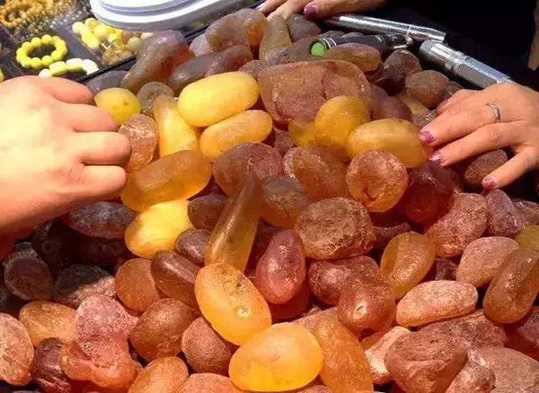 琥珀蜜蜡造假原皮,揭秘琥珀蜜蜡造假内幕