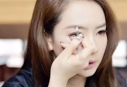 年尾各种趴,别担心,学会这三种妆,进可撩汉退可撩妹