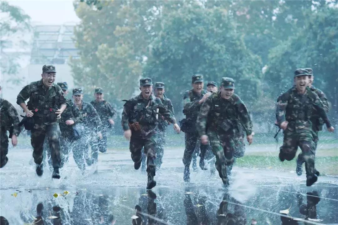 这就是中国军人!阳光竟成奢侈品,晒太阳就是对优胜者最大的奖励