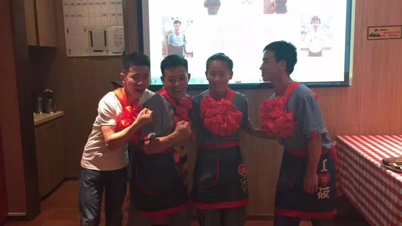 在海底捞当服务员的一天,在海底捞当员工怎么样