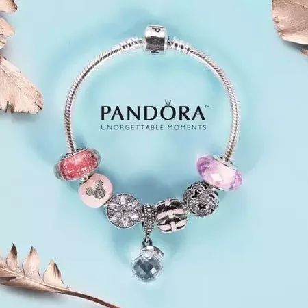 圣诞节送女友什么礼物才会显得不落俗套，看起来实用又有品味？！