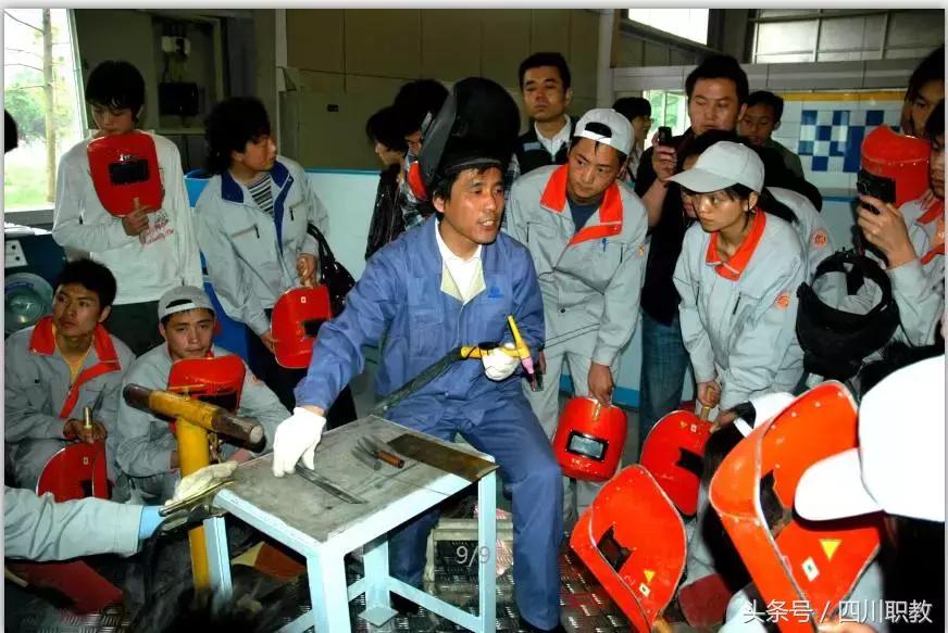 这是一所神奇的学校英文,这是一所神奇的学校