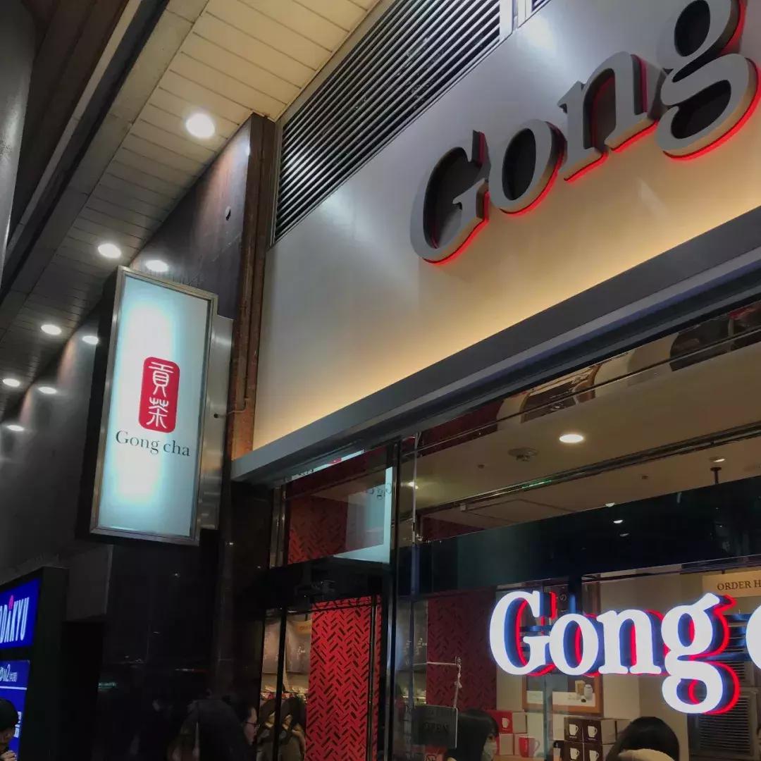 所以你们在朋友圈祈愿圣诞帽未能如愿之后，自己给自己P了一顶？