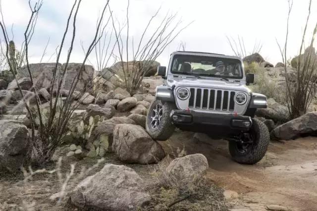 jeep牧马人爆改过的越野视频,全新换代jeep牧马人角斗士试驾