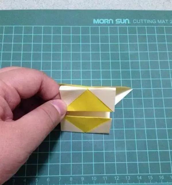 手工灯笼幼儿园手工制作新年元旦,迎接新年的剪纸灯笼