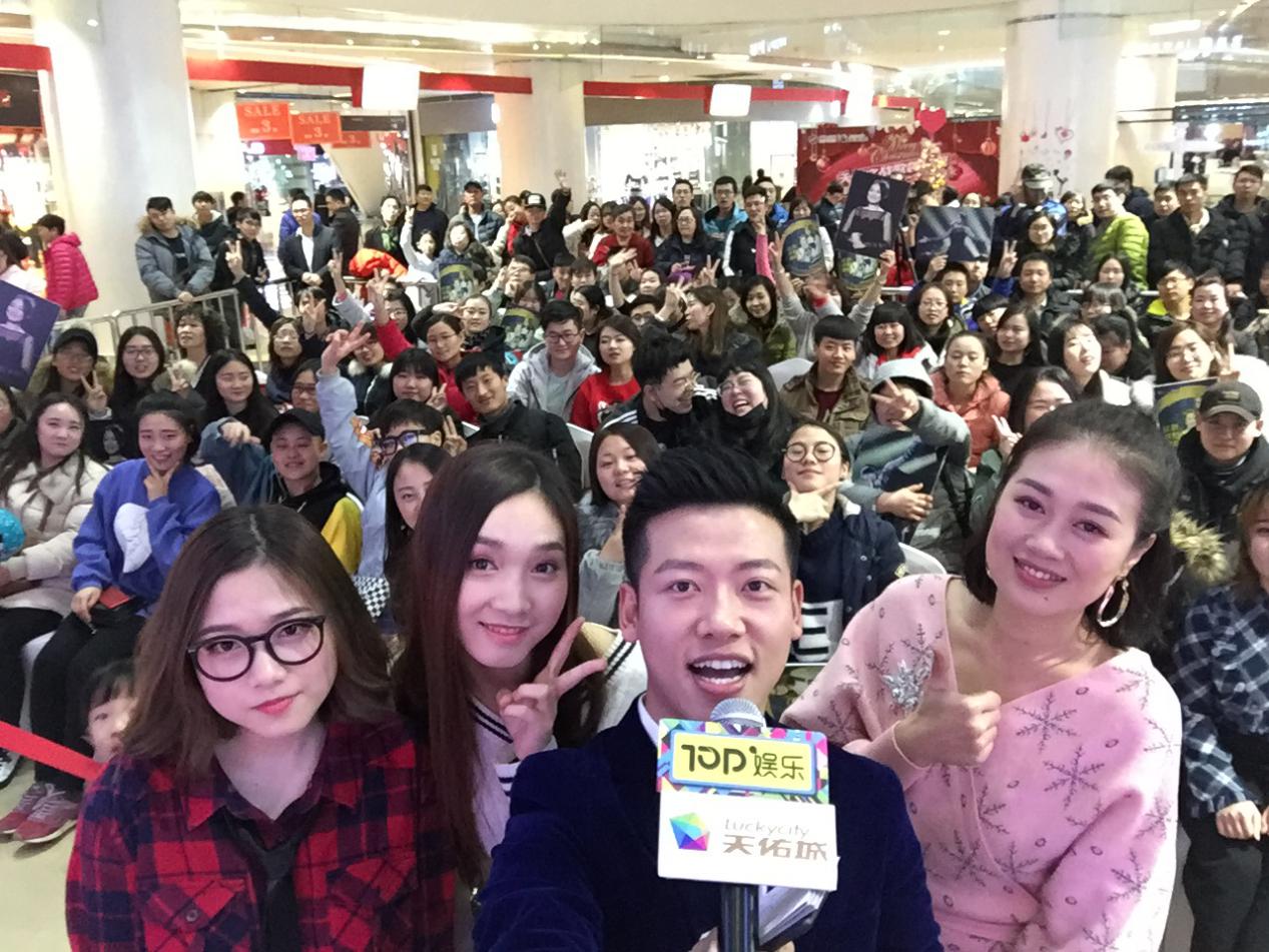 华晨宇天籁之战总决赛帮唱排练,天籁之战中华晨宇点评选手的视频