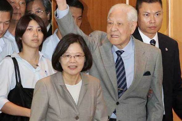 学者：*进党民**死抱“*独台***党**纲”蔡英文处心积虑搞“*独台**”