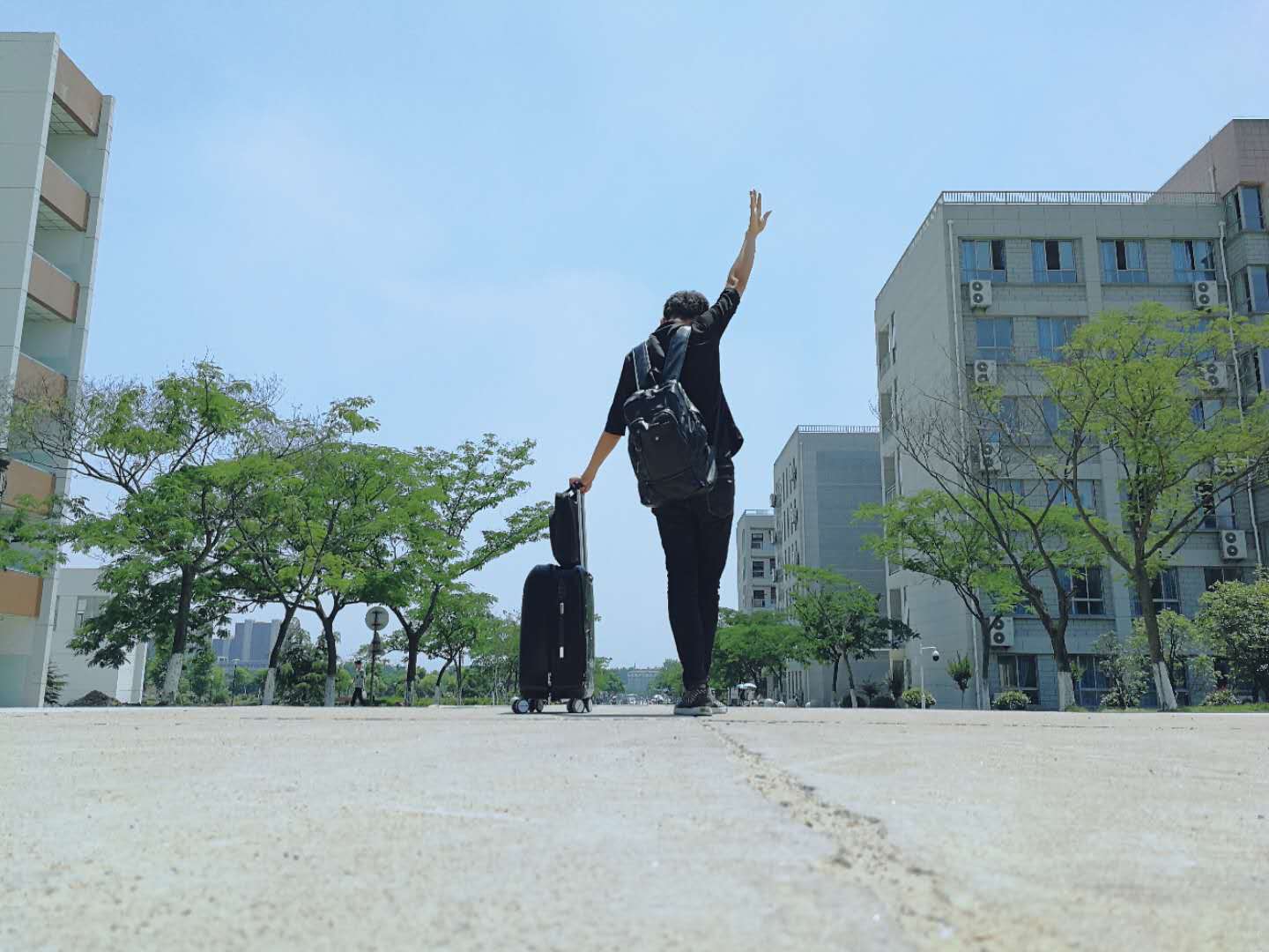 走在家门口的异乡人,走在路上的异乡人