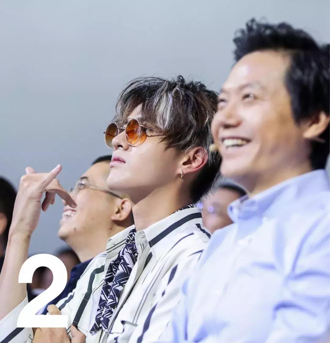 所以你们在朋友圈祈愿圣诞帽未能如愿之后，自己给自己P了一顶？