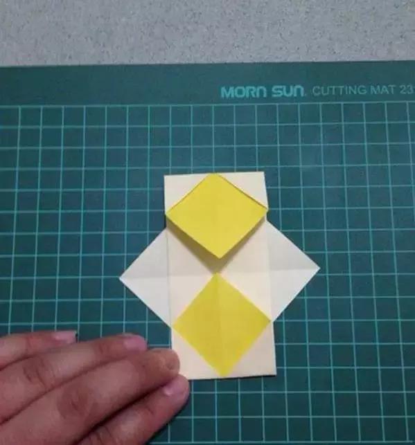 手工灯笼幼儿园手工制作新年元旦,迎接新年的剪纸灯笼