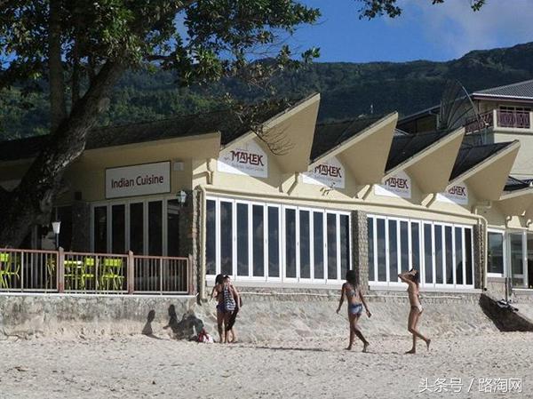 白本护照推荐去哪,白本护照旅游去哪个国家比较好