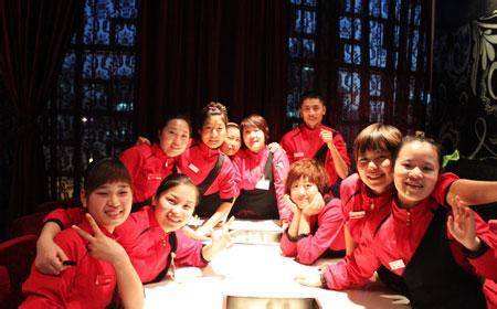 在海底捞当服务员的一天,在海底捞当员工怎么样