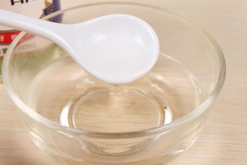 不能拆洗的布艺沙发怎么清洗,布艺沙发怎么清理教你一招