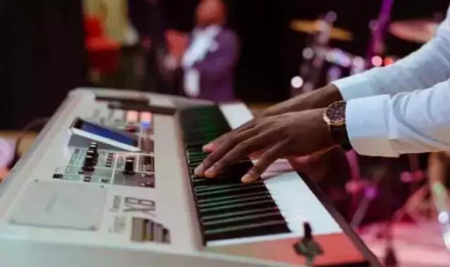 自学电子琴即兴伴奏,自学钢琴即兴伴奏软件