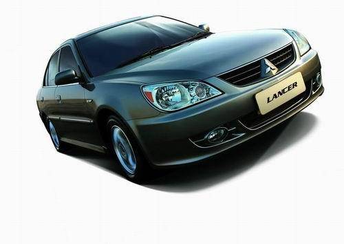 三菱蓝瑟车标,三菱自带尾翼的轿车蓝瑟