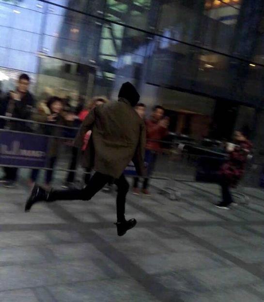 华晨宇天籁之战总决赛帮唱排练,天籁之战中华晨宇点评选手的视频