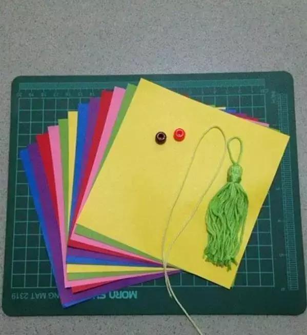 手工灯笼幼儿园手工制作新年元旦,迎接新年的剪纸灯笼