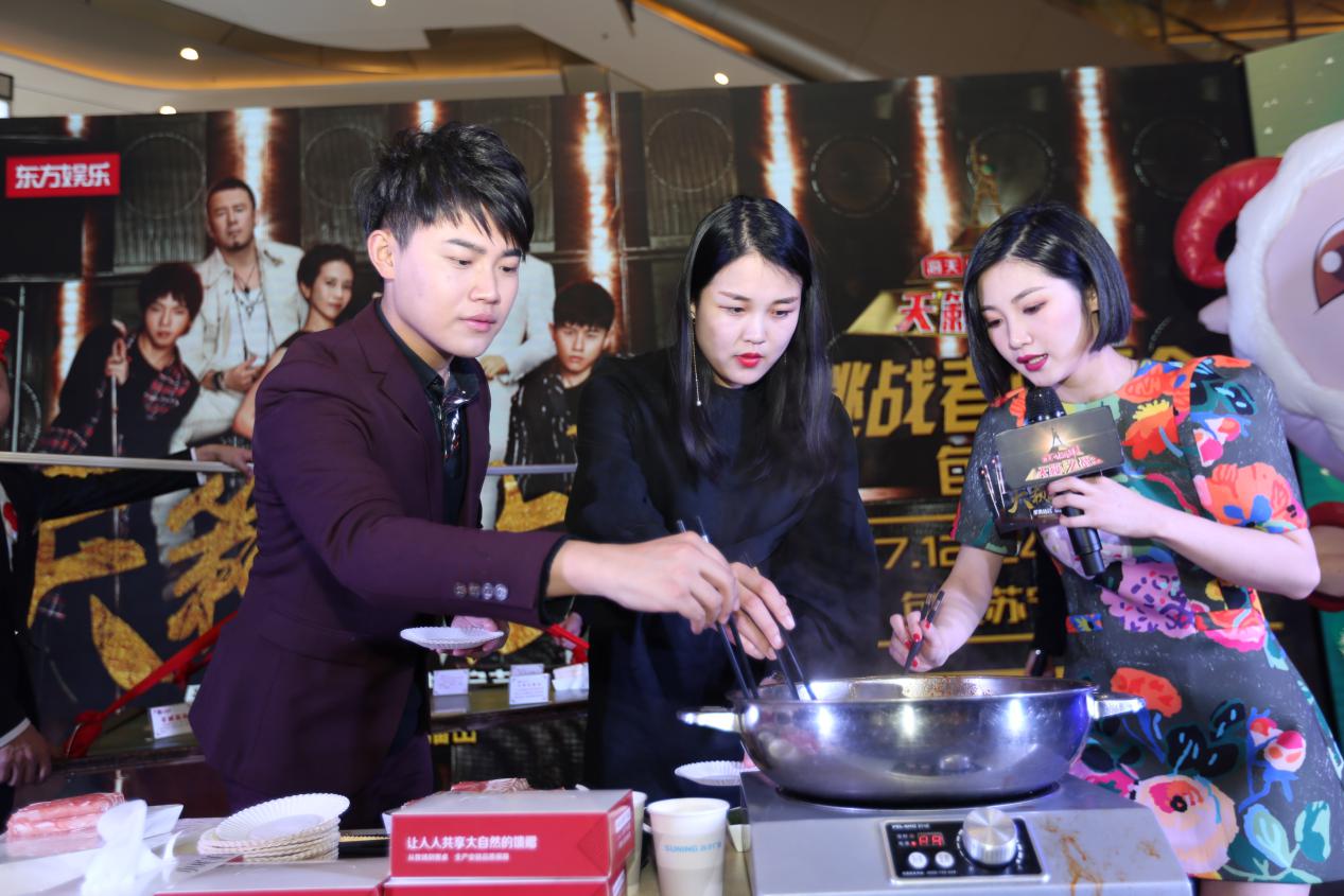 华晨宇天籁之战总决赛帮唱排练,天籁之战中华晨宇点评选手的视频