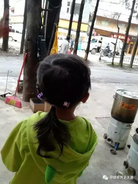 带孩子丽江自驾游,宝妈开着车带熊孩子兜风文案