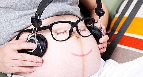 胎动时宝宝一直闲不下来,孕妈妈要读懂宝宝“闹脾气”的这七种胎动