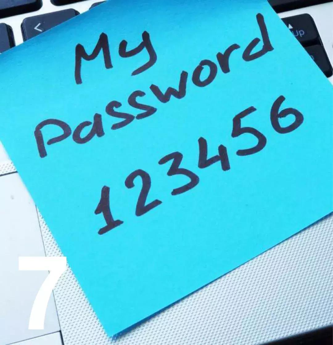 所以你们在朋友圈祈愿圣诞帽未能如愿之后，自己给自己P了一顶？