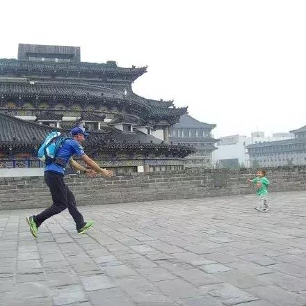 9个月1万多公里,跑烂40双鞋,中国女婿从德国跑到上海,撑得吗?