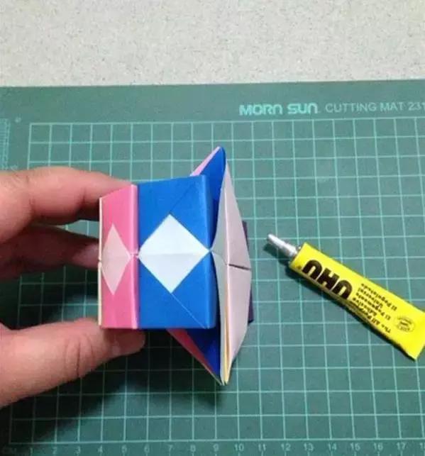 手工灯笼幼儿园手工制作新年元旦,迎接新年的剪纸灯笼