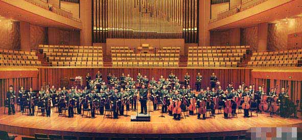 一曲求索、控诉和追问的哀歌，一部人类灵魂生活和精神追求的挽歌