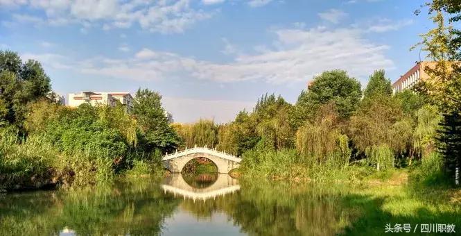 这是一所神奇的学校英文,这是一所神奇的学校