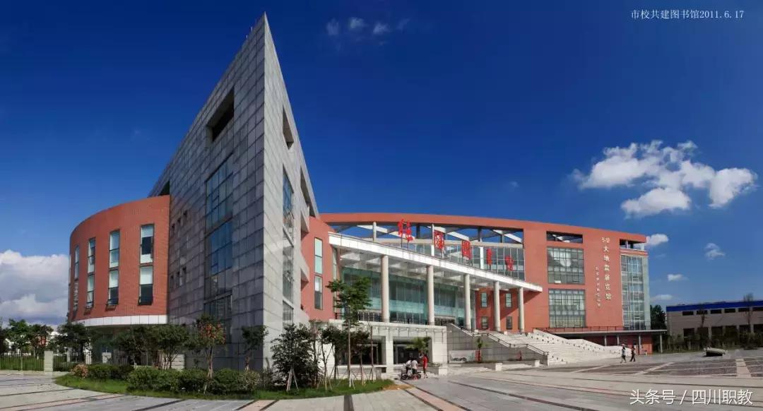 这是一所神奇的学校英文,这是一所神奇的学校