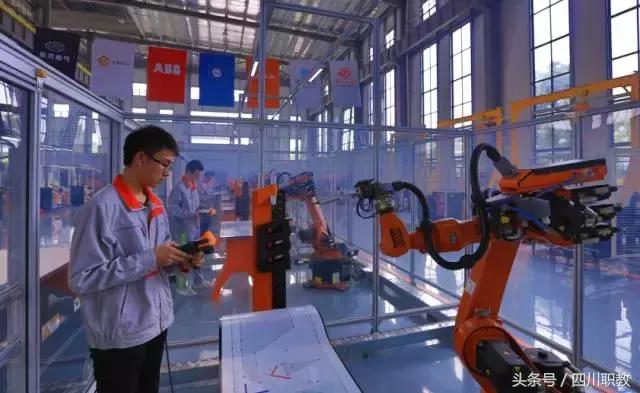 这是一所神奇的学校英文,这是一所神奇的学校