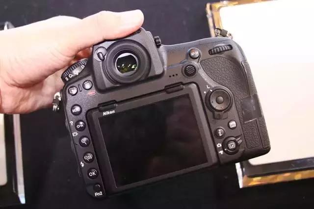 拍人像写真用佳能还是尼康,为什么佳能镜头比尼康便宜