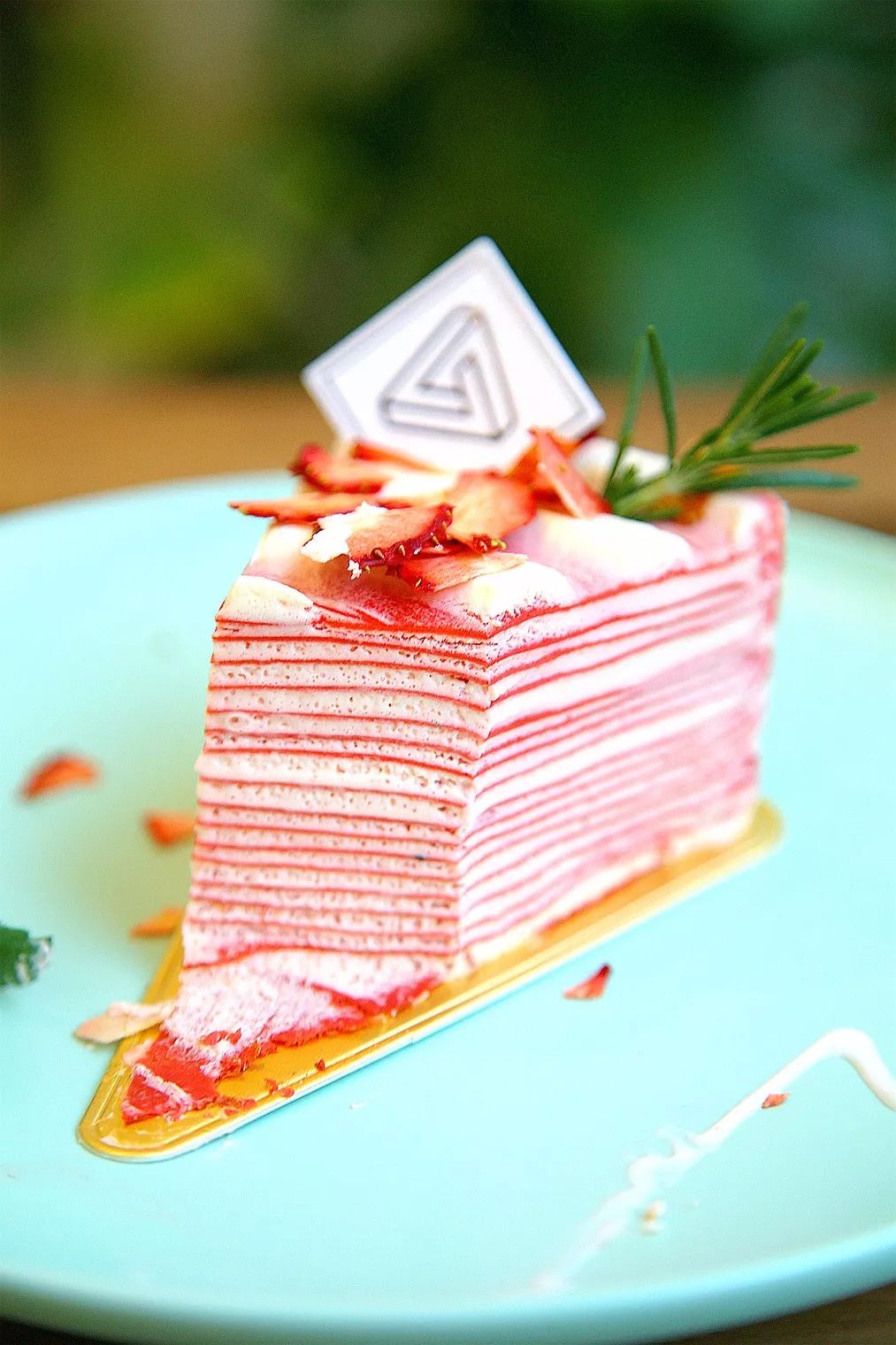 在甜品店里花样调酒？新街口这家网红店让你来了就不想走！