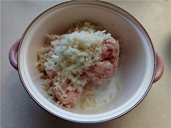 猪肉和莲藕丸子的做法,猪肉莲藕丸子的做法