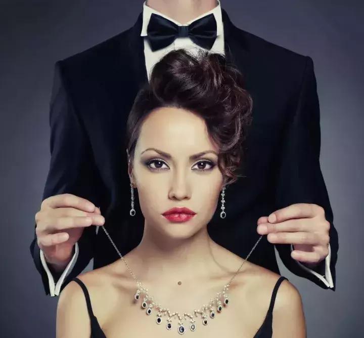 戴黄金和戴k金的女人的区别,金首饰好还是k金好