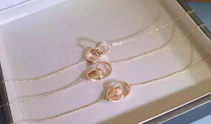 戴黄金和戴k金的女人的区别,金首饰好还是k金好