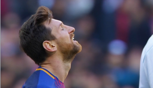 同样是在场上散步,梅西被赞合理分配体能,而他却断送了职业生涯