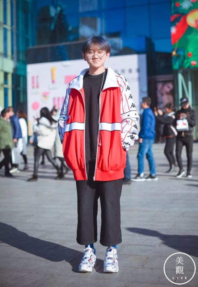 路人街拍表白,表白被拒绝还被说丑