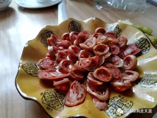 带孩子丽江自驾游,宝妈开着车带熊孩子兜风文案