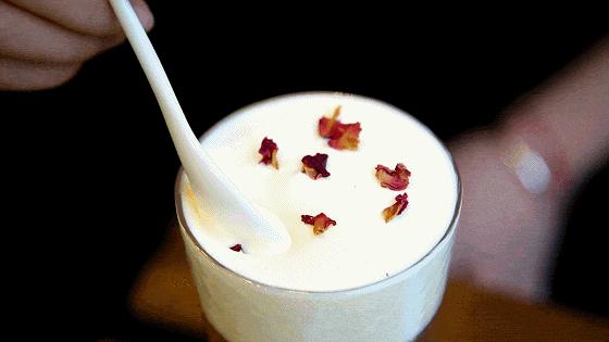 在甜品店里花样调酒？新街口这家网红店让你来了就不想走！