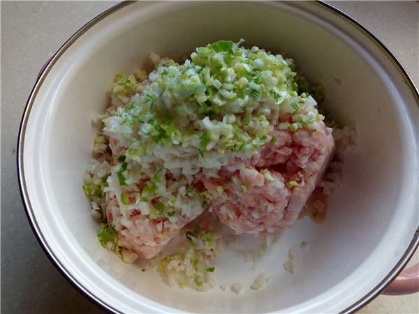 猪肉和莲藕丸子的做法,猪肉莲藕丸子的做法