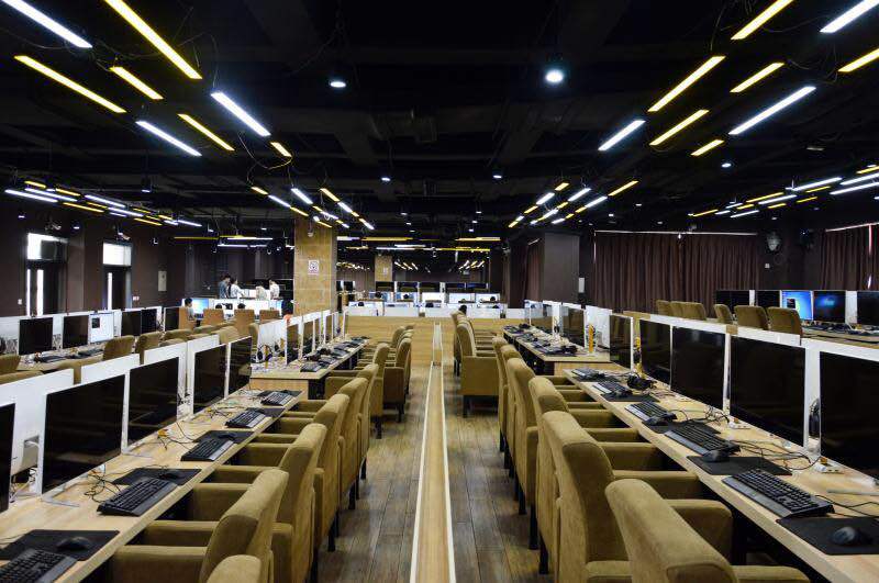 山东蓝翔挖掘机学校学费多少,蓝翔挖掘机多少钱一个