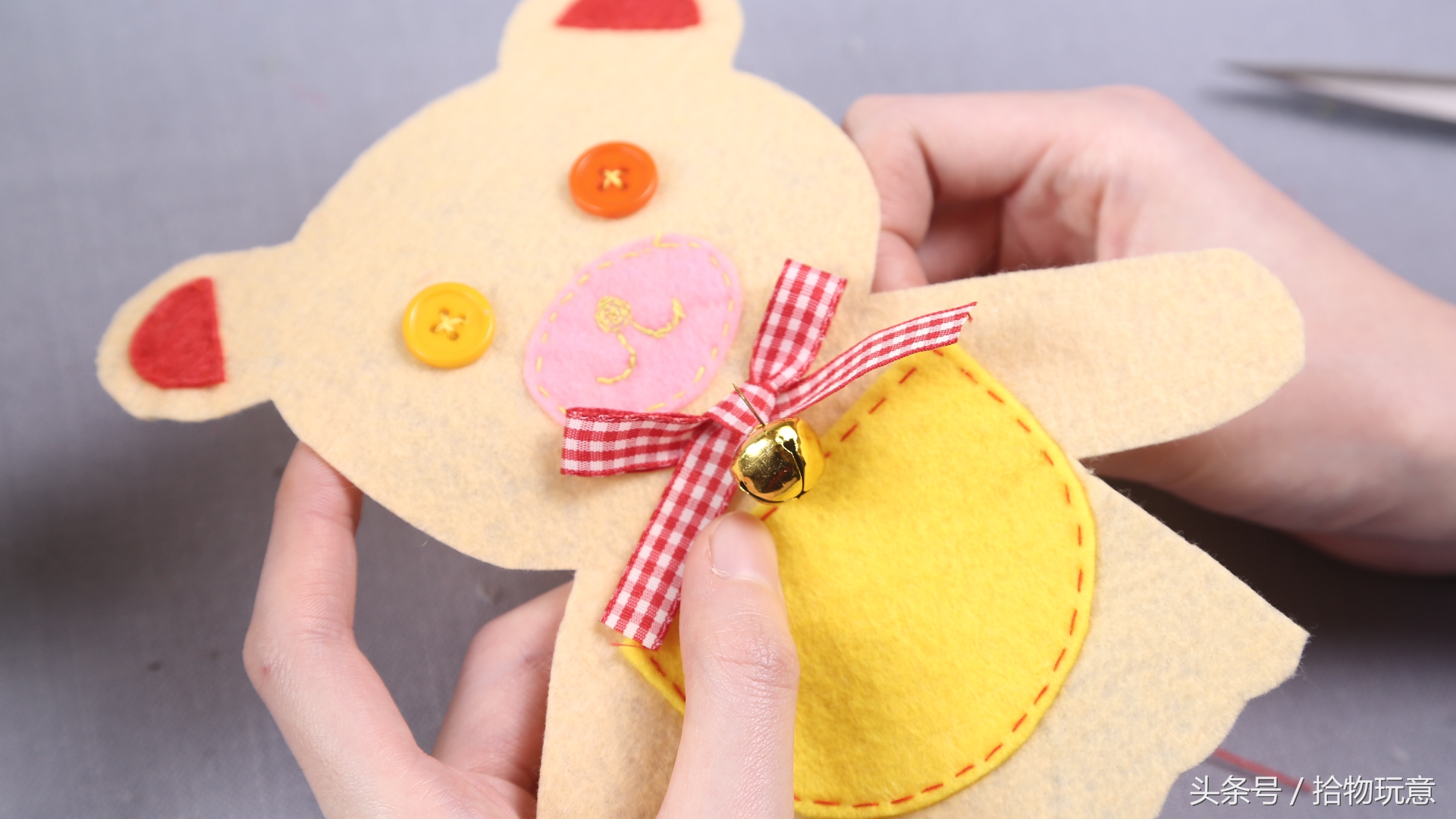 手工做可爱又好看的大嘴巴子玩偶,手工制作大型可爱长条玩偶教程
