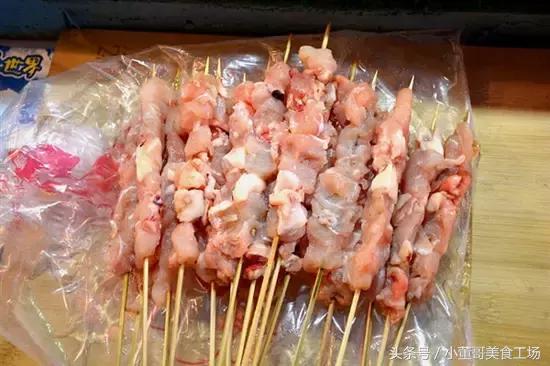 武汉一烧烤店推出烤鳄鱼，一天能卖3到5条，鳄鱼肉究竟是啥滋味？