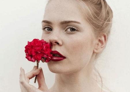 激素脸起红疹子怎么办,激素脸起红疹子特别痒起皮